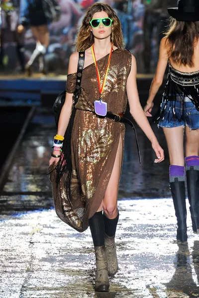 Look 32